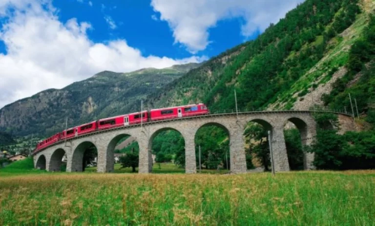 Luxury Train Journeys in India